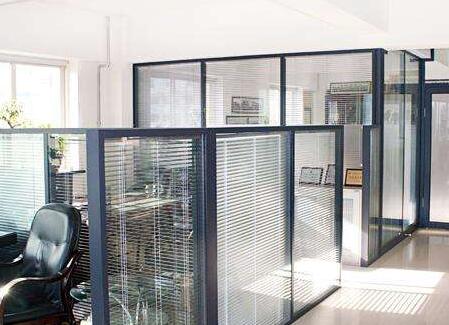 辦公隔斷的材料有哪些？辦公隔斷價格